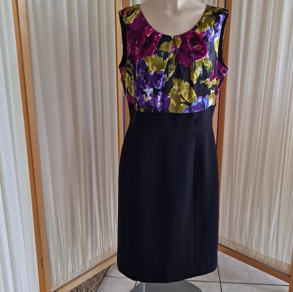 Tahari Dresses & Skirts - Tahari Arthur & Levine floral and black dress 8